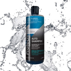 Fles ProTech shampoo met waterachtergrond